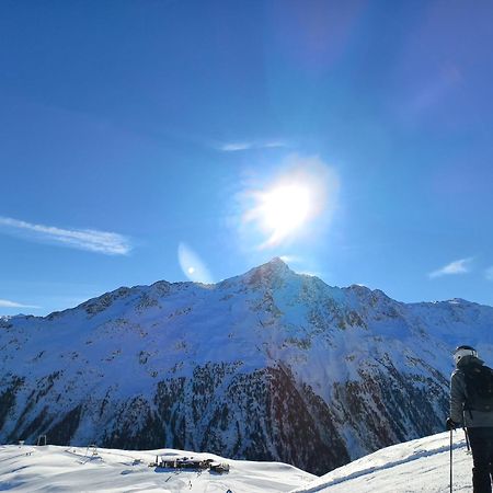 Hotel Haus Alpina Längenfeld Esterno foto