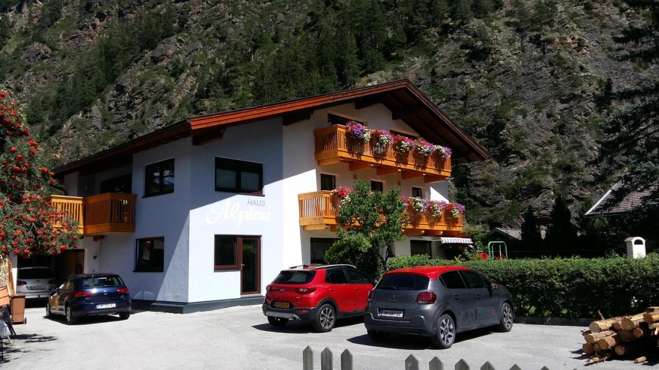 Hotel Haus Alpina Längenfeld Esterno foto