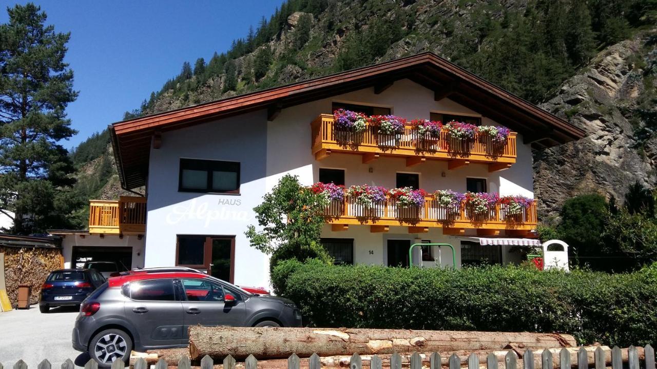 Hotel Haus Alpina Längenfeld Esterno foto