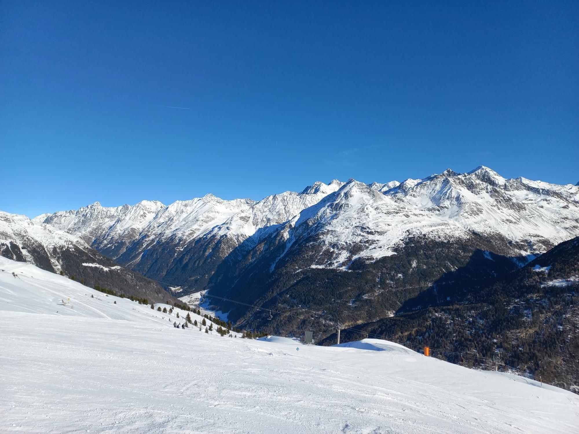 Hotel Haus Alpina Längenfeld Esterno foto