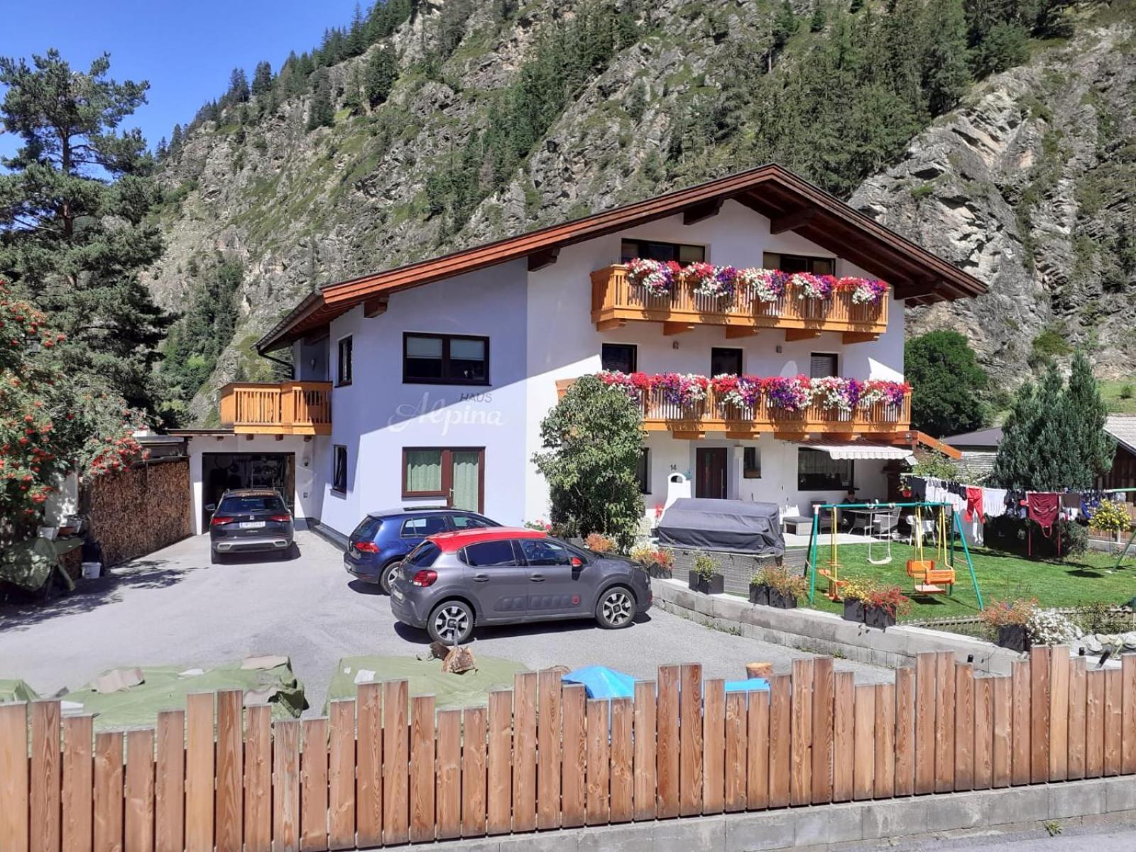 Hotel Haus Alpina Längenfeld Esterno foto