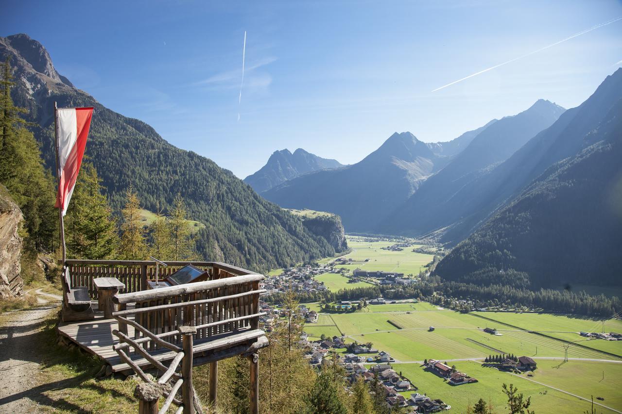 Hotel Haus Alpina Längenfeld Esterno foto